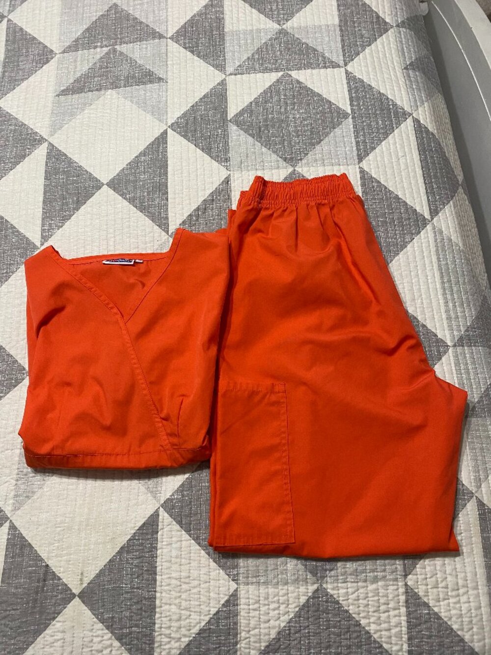 Sivvan Mandarin Orange Mock Wrap Scrub Set Top & Cargo Pants Womens Large L/G